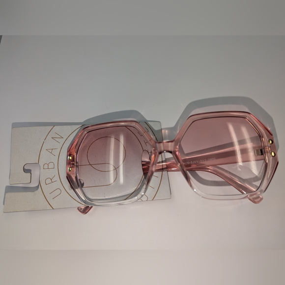 NOS URBAN OUTFITTERS OVERSIZED SUNGLASSES - Picture 2 of 9